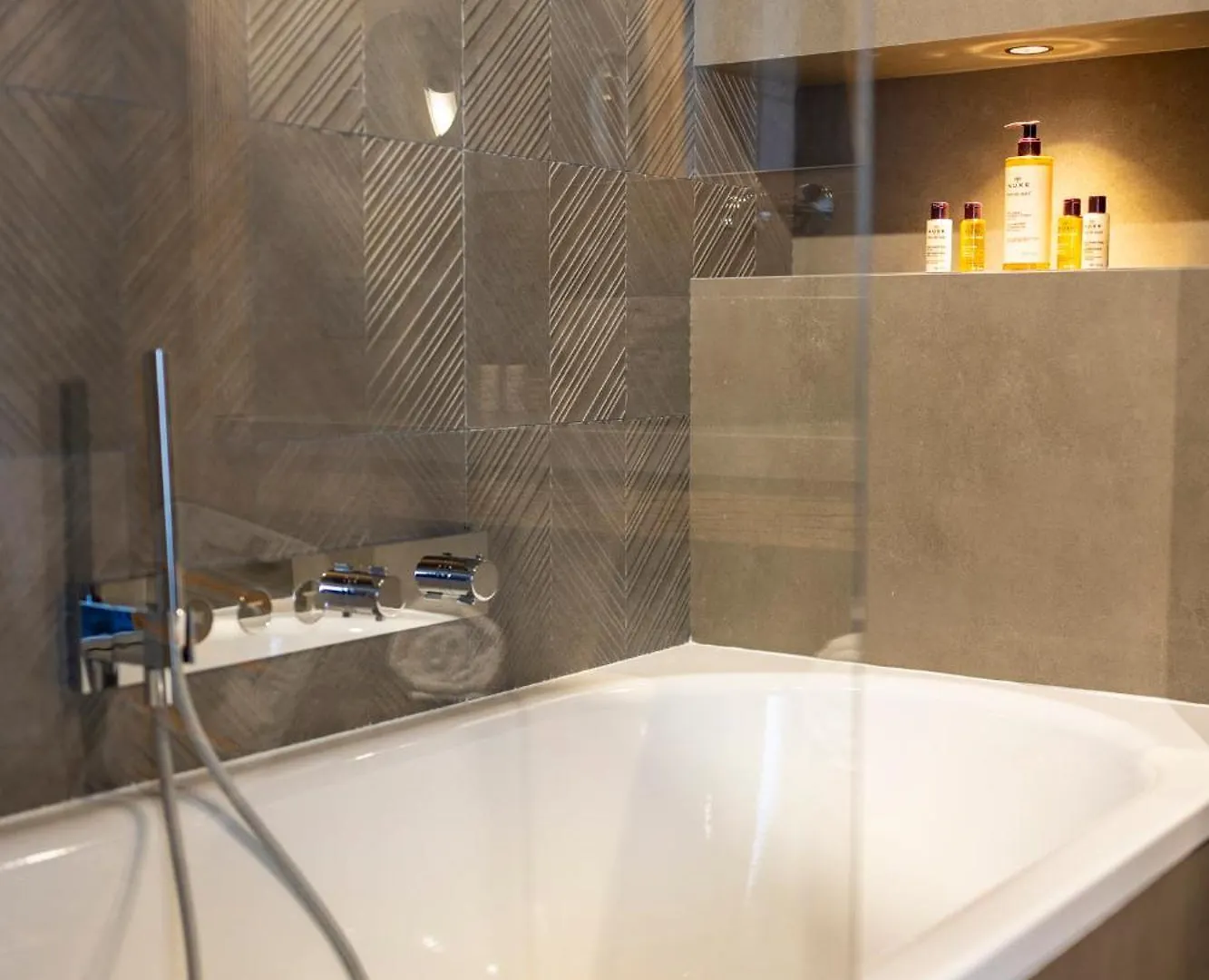 Chalet Prive De Luxe Igloo Avec Piscine Sauna Et Cheminee, 4 Chambres, 200M2 By Hotel Montblanc Val-dʼIsère